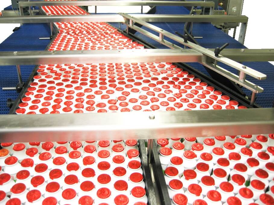 Accumulateur mass-flow  par mise en masse des produits cylindriques ou ovoïdes, par remplissage du convoyeur_1