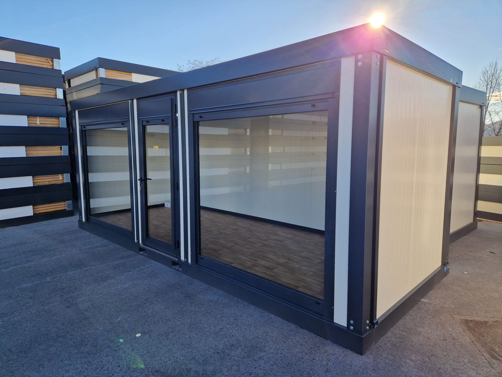 Bungalow modulaire pour l'accueil du public, dimensions 6.09m x 2.42m