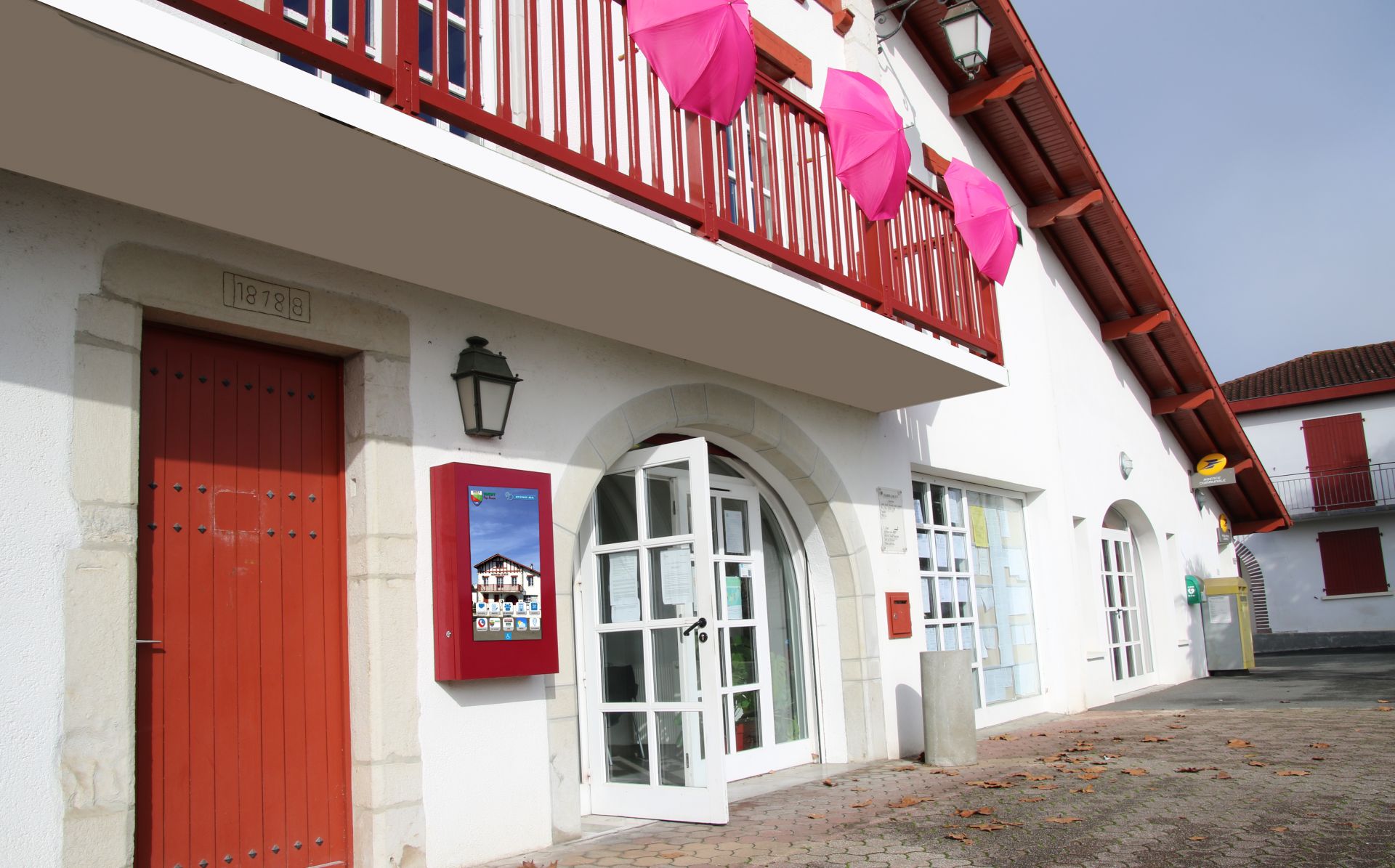 Écran tactile mural - borne 32 à 49 pouces - dalle LCD haute luminosité - accès PMR_1