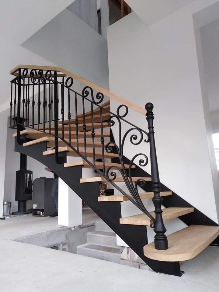 Escalier tournant - acier - limon crémaillère - marches bois - garde-corps sur mesure_1