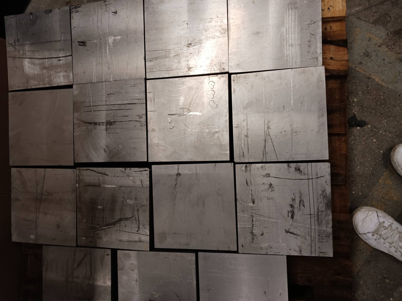 MTCP - Service de découpe au jet d'eau de pièces en titane 215mm x 215mm - qualité 4/5_1