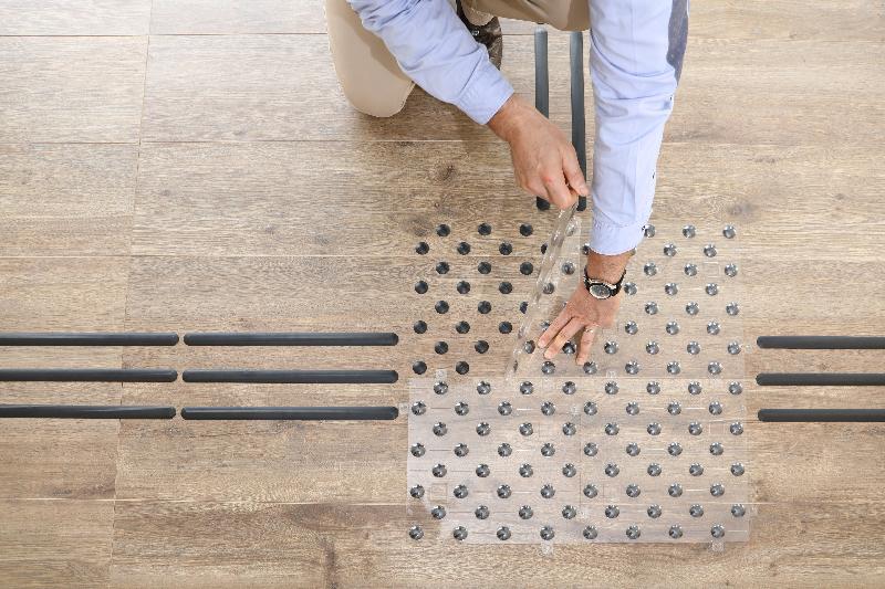 Clous podotactiles EASYPLOT - Pose rapide et sans perçage - Plaque-gabarit 33 clous_1