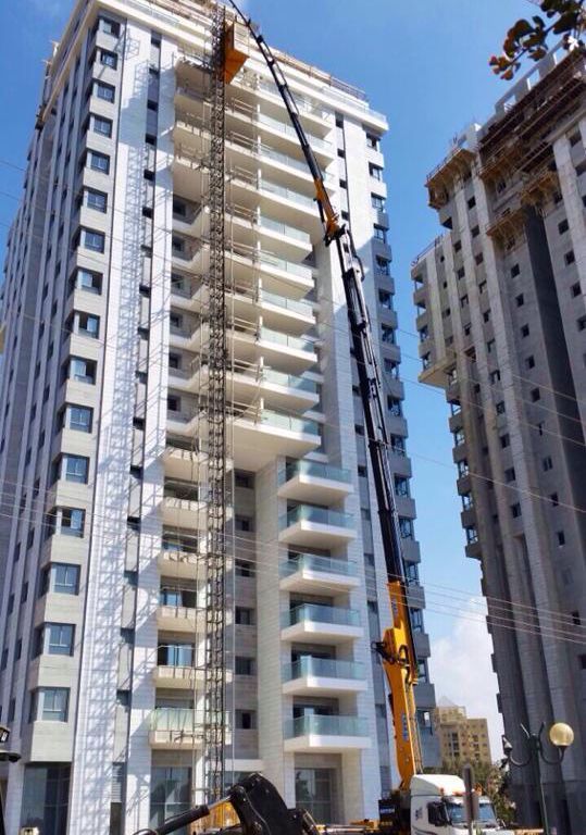 Grue auxiliaire BIG 2655 - Effer - pression 370 bar - distances incroyables et capacité de levage exceptionnelle_1