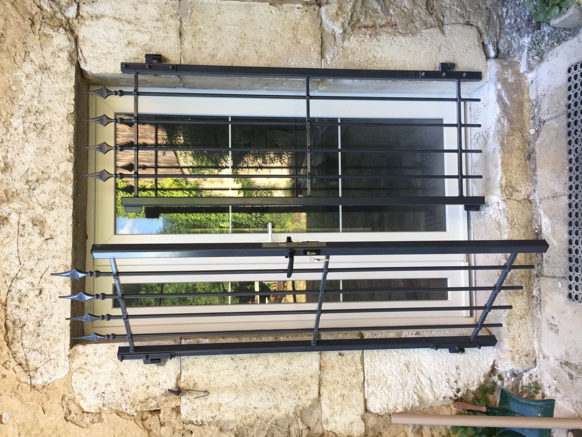 Grille de défense en acier - Fabrication pour particuliers et professionnels_1