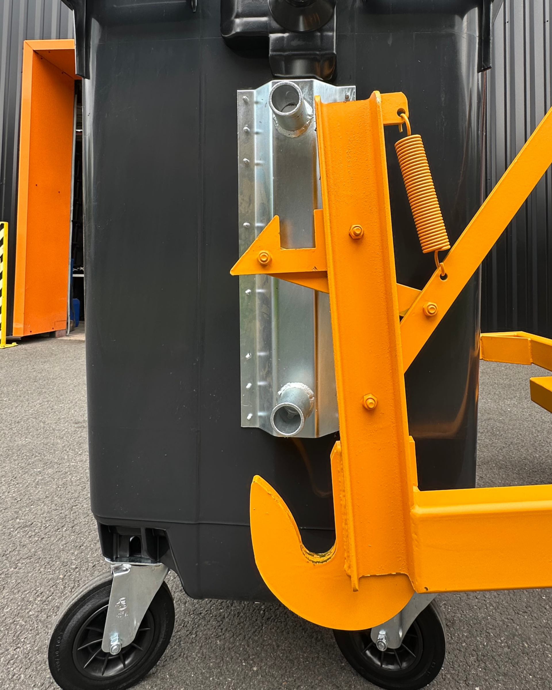 Palonnier retourneur de bacs pour chariot élévateur - R.BAK_1