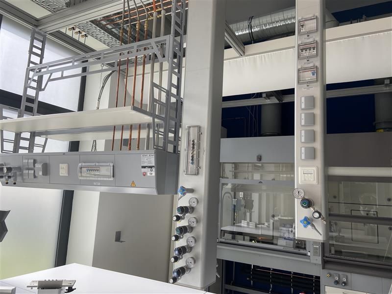 Colonne d'énergie pour paillasse de laboratoire_1