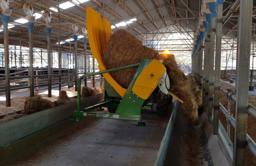 Dérouleuse X2400 compatible avec attelage trois-points et chargeurs