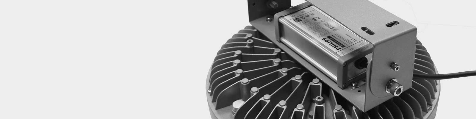 Ufo - Éclairages des grands espaces - Novatilu - LED 60 à 100 W - Aluminium, verre trempé et luminaire orientable_1