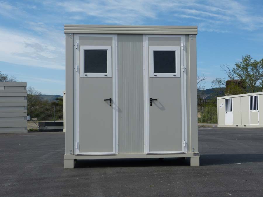 Bungalow sanitaire de chantier avec un WC à l'anglaise, une douche et un lave-mains -  SD1_1