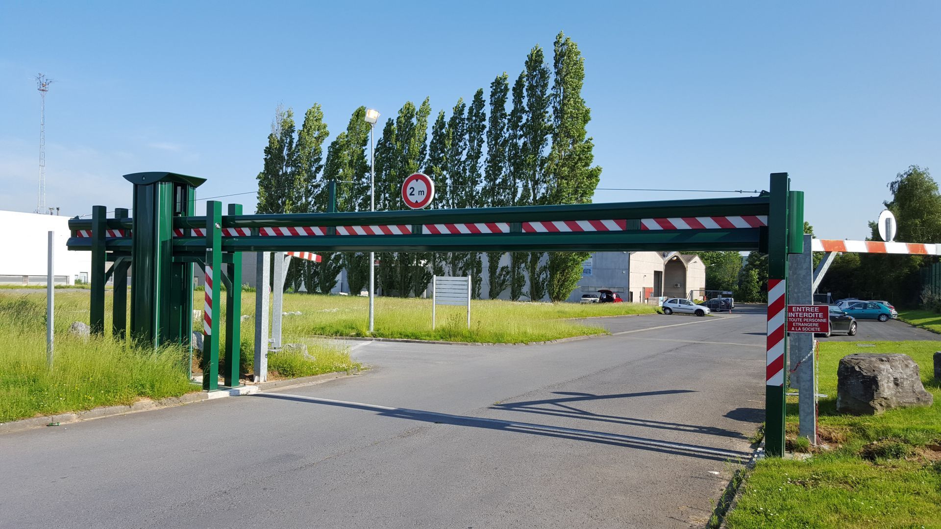 Barrière coulissante motorisée Ulmapark avec hauteur sous poutre de 2.05 m