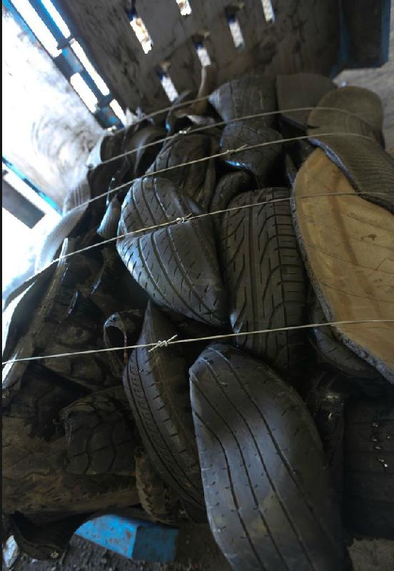 Presse à balles pour caoutchouc - Sinobaler - modèle SVB2-TB-1000 avec compression 12:1 pour pneus recyclés_1