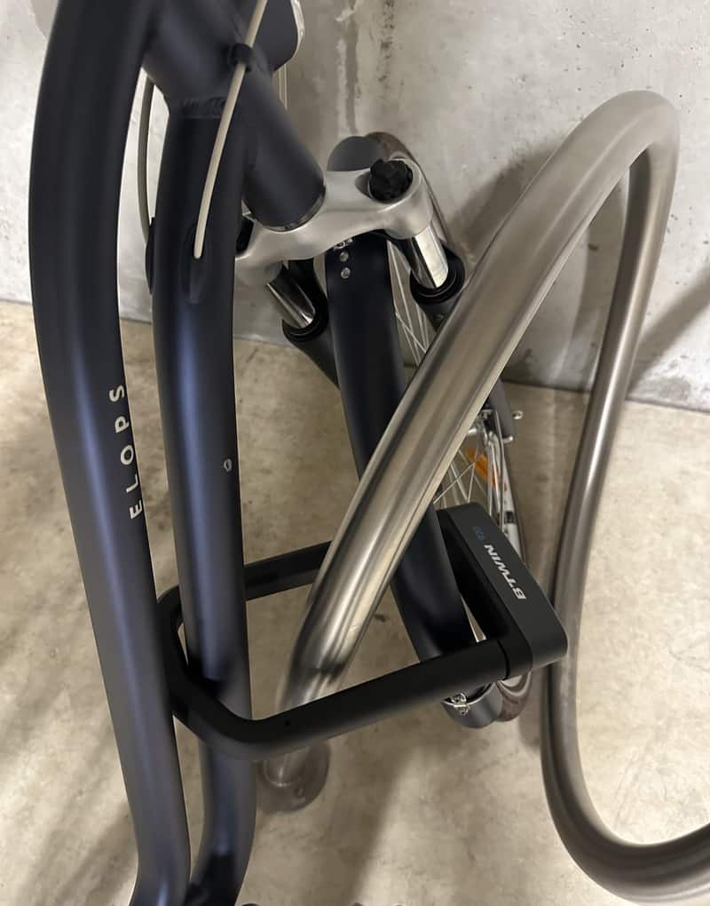 Rack mixte pour vélos et trottinettes, usage temporaire ou permanent