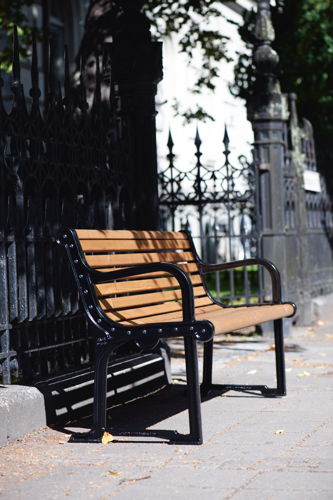 Banc public Gripsholm réf 8037041 - Hags - brun/noir, 1900 mm de long_1