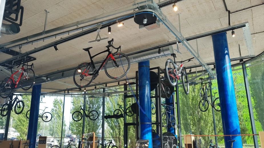 Convoyeur aérien pour agencement de magasin_1