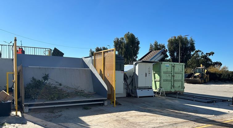 Broyeur de végétaux pour déchetteries  ARES  ( Version à quai ou à plat )_1