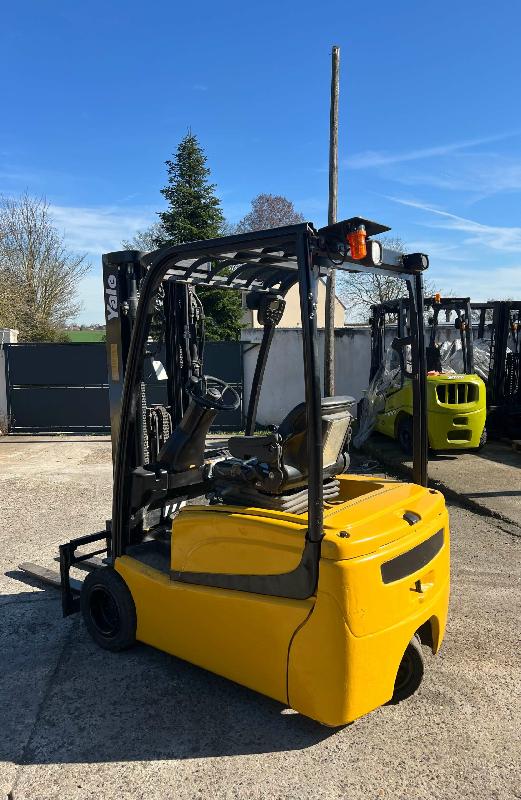 Chariot Frontal Electrique YALE ERP18VT_1