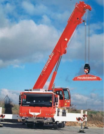 LTM 1070-4.2 grues automotrices - Liebherr - longueur de flèche télescopique 11 à 50 m - technologie moderne pour applications spéciales_1