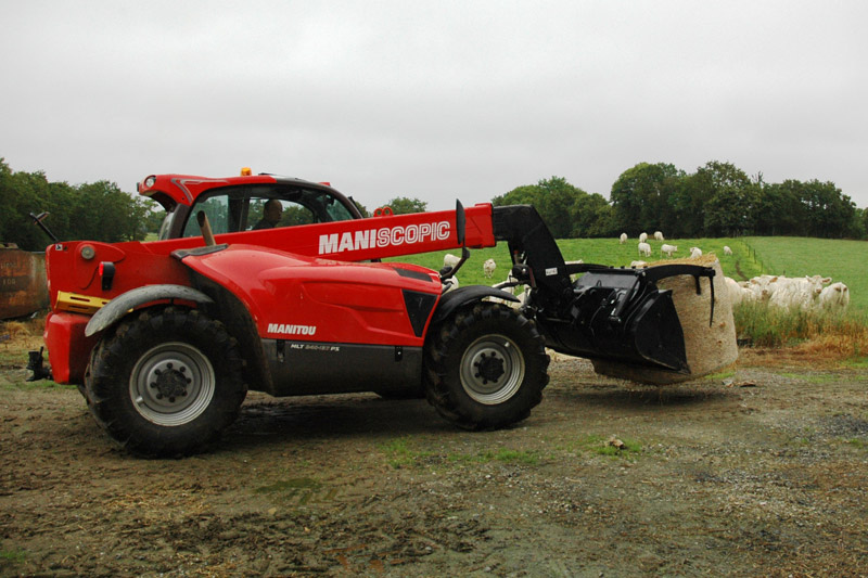 Godet multifonctions - CBG 2450 FO - Manitou - Adapté désilage et manutention agricole, densité < 1000 kg/m3_1