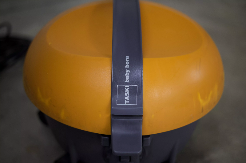 TASKI Baby Bora - Aspirateur professionnel compact - Machine révisée_1
