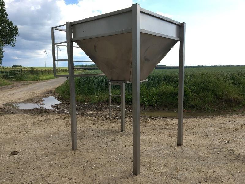 Trémie de stockage NC à trappe EM - Acier inoxydable, 1,3m3, avec passerelle - Occasion_1