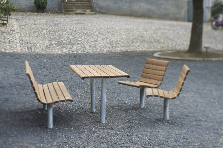 Banc public Sofiero réf 8037022 - Hags - brun/galvanisé avec scellement béton_1