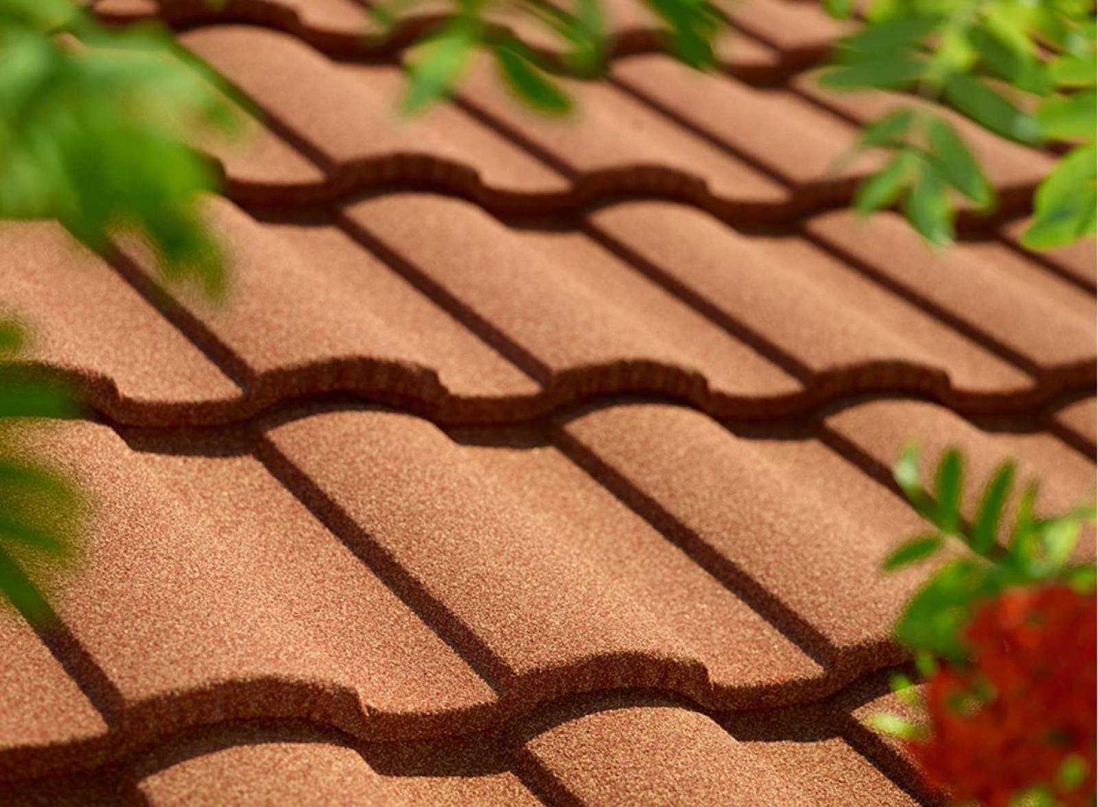 Tuiles métalliques à fort galbe pour toiture - METROTILE® ROMAN - inspiration antique et aspect terre-cuite_1