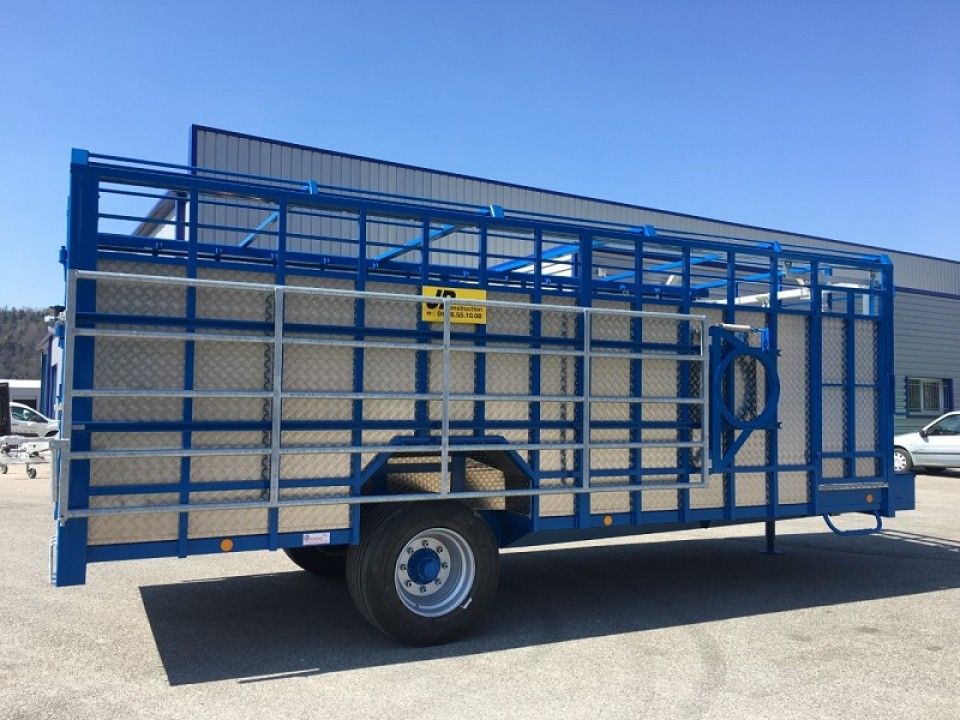 Bétaillère série spéciale pose à terre hydraulique - JP Construction - modèles BRS 40 à BRS 70 avec fond ouvrant et suspension hydropneumatique_1