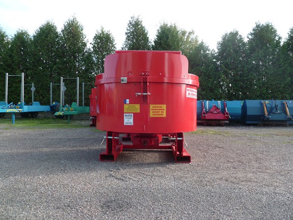 Équipement de malaxage en acier renforcé pour béton