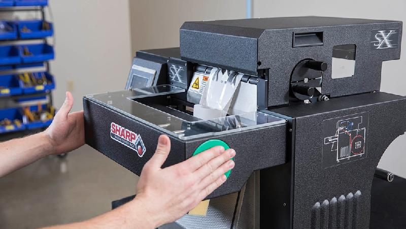 Ensacheuse Sharp® SX™ - compacte, entièrement électrique avec écran tactile et impression efficace_1