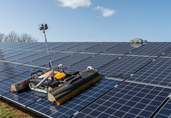 Robot de nettoyage pour panneaux solaires_1