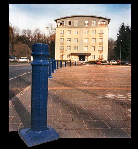 Borne de protection en fonte à base carrée idéale pour la circulation et le balisage - BRA 430, 700_1