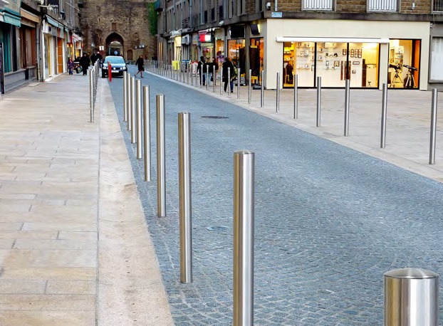 Borne toscane tete bombee fixe_1