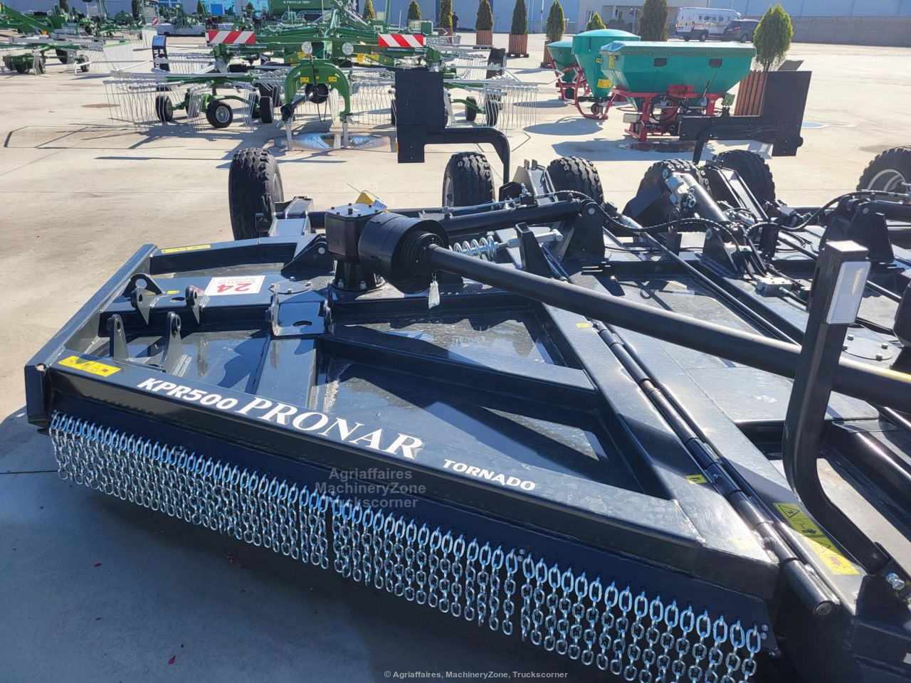 Gyrobroyeur polyvalent, idéal pour couper et broyer l'herbe, les mauvaises herbes, pour faucher les chaumes et les buissons - PRONAR KPR500_2