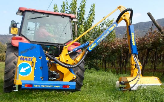 Débroussailleuse avec système tournant pour herbe et buissons
