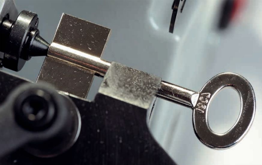 202 Machine pour clés à panneton et à pompe - Keyline S.P.A. - Moteur à deux vitesses - Poids 32 kg_1