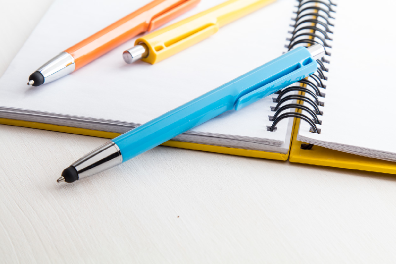 Stylo stylet - corps coloré - encre bleue_1