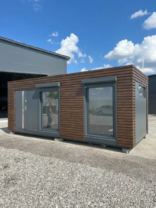 Containers aménagés - Studio de jardin isolé 21 m² avec salle de bain, bardage bois, volets roulants et isolation renforcée_1