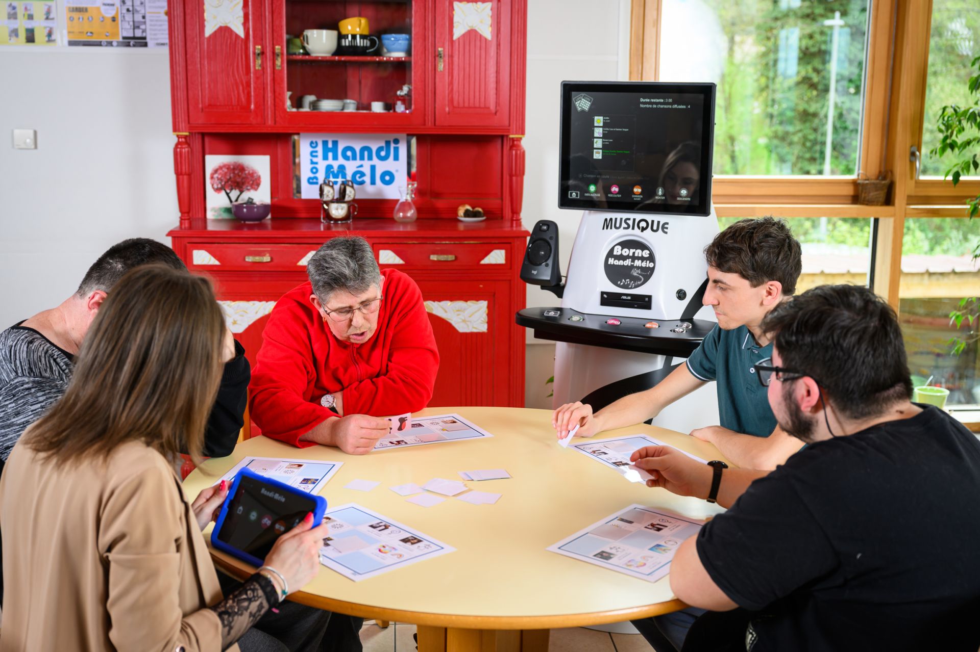 Borne musicale interactive Handi-mélo - Classique - Pour personnes en situation de handicap - 2000 titres et pictos-chansons_1