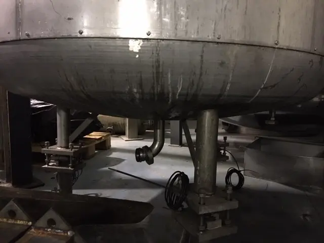Cuve en inox 2 000 litres avec demi-canne d'occasion - référence : c5413_1