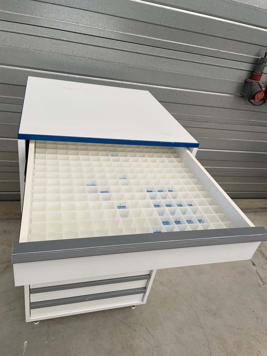 Meuble d'occasion de laboratoire avec tiroirs - ATEX - 9 tiroirs avec verrouillage à clé - Réf. P21091160_1