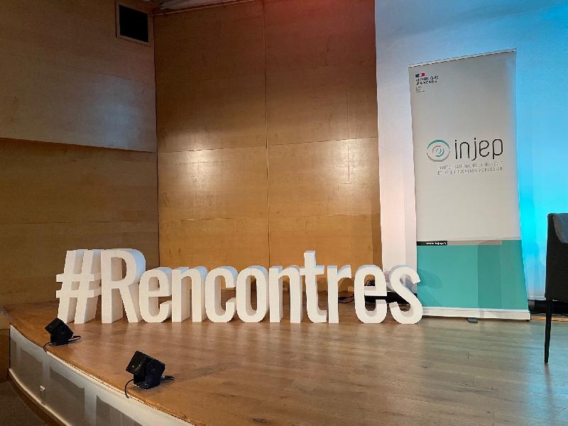 Enseigne Drapeau Lumineuse ovale Plexiglas Diffusant - Noir_1