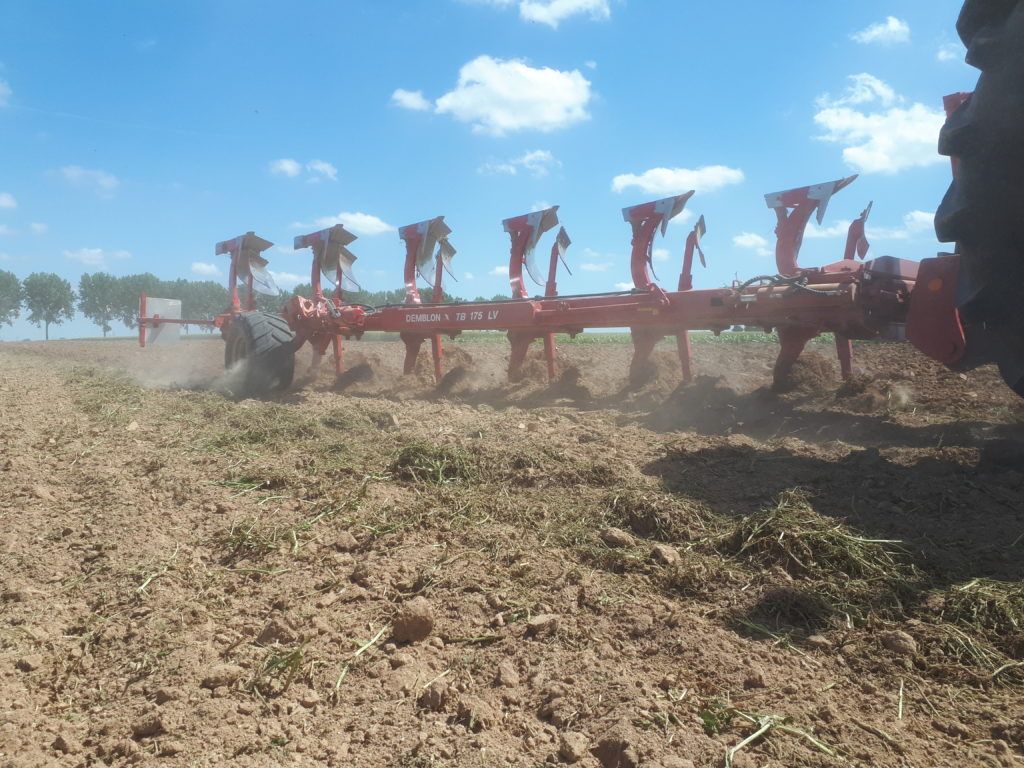 Charrue TB 170 & TB 175 avec recentrage automatique intégré