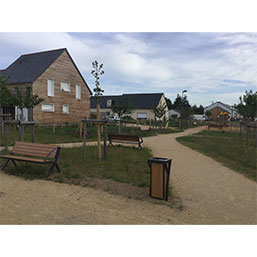 Corbeille publique traitée anti corrosion - SAULIEU - 50L avec bac en acier et panneau décoratif stratifié_1