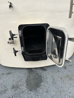 Cuve Cruveilher 170 hl - sur jupe, couleur crème, niveau gradué par transparence, Ø2900, hauteur 3400_1