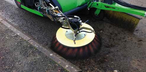 Balayeuse de voirie modèle City Clean - adaptable microtracteurs 20-25 CV - Double balai brevet COCHET_1