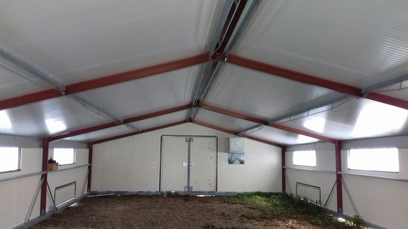 Cabane avicole déplaçable 90m² - châssis métallique, toiture en panneaux sandwichs_1