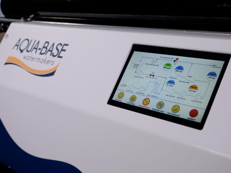 Dessalinisateur Aqua-Base ARUBA - SLCE Watermakers - robuste et compact, de 60 à 300 L/h_1