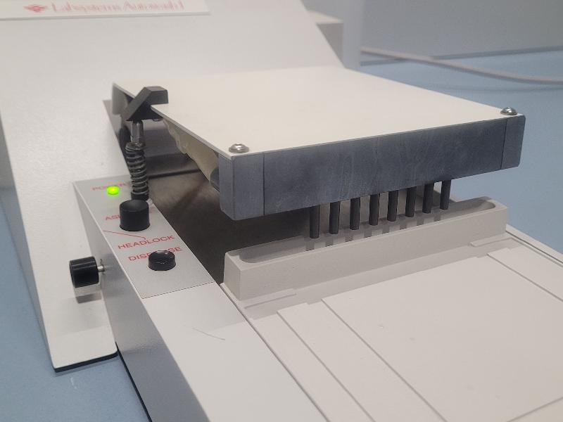 Laveur de microplaques Labsystems Autowash I_1