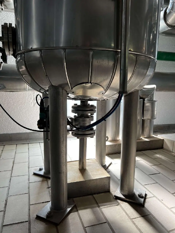 Cuve ginox inox 442 litres avec demi-casse isolée thermique d'occasion - référence : c9632_1