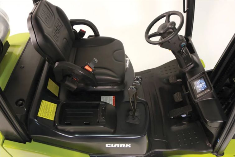 S20-32C Chariots élévateurs frontaux thermiques - Clark - Capacité 2000 à 3200 kg - Design robuste et sécurisé_1